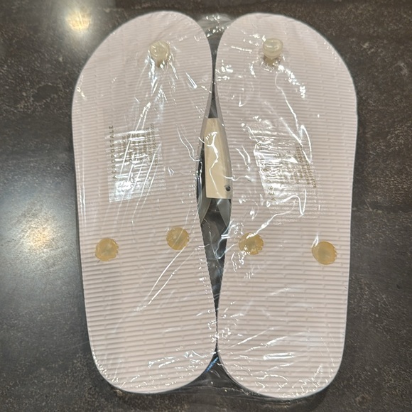 Aeropostale Pink Camo & White Multi Stripes Flip Flops Bundle - Picture 6 of 7